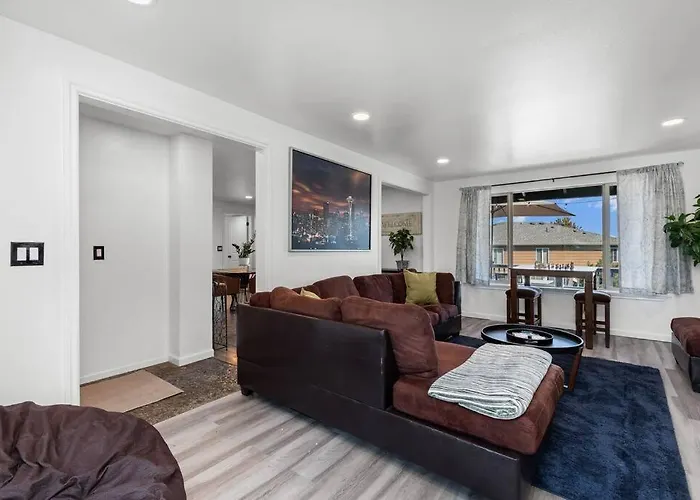 Auburn Retreat W/ Mountian Views