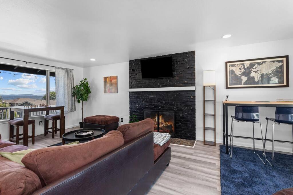 Retreat W/ Mountian Views Apartment *