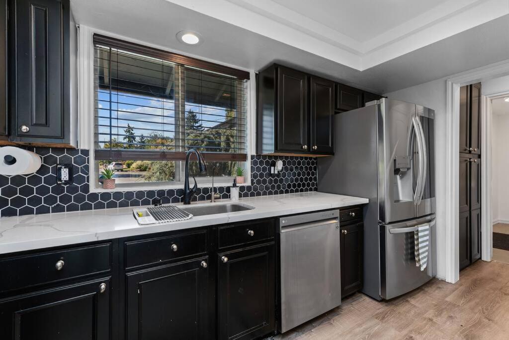 Retreat W/ Mountian Views Apartment *