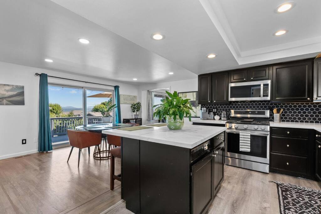 Retreat W/ Mountian Views Apartment *