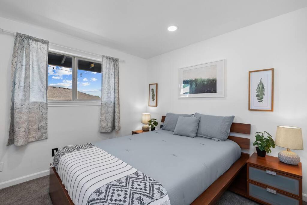 Retreat W/ Mountian Views * Auburn
