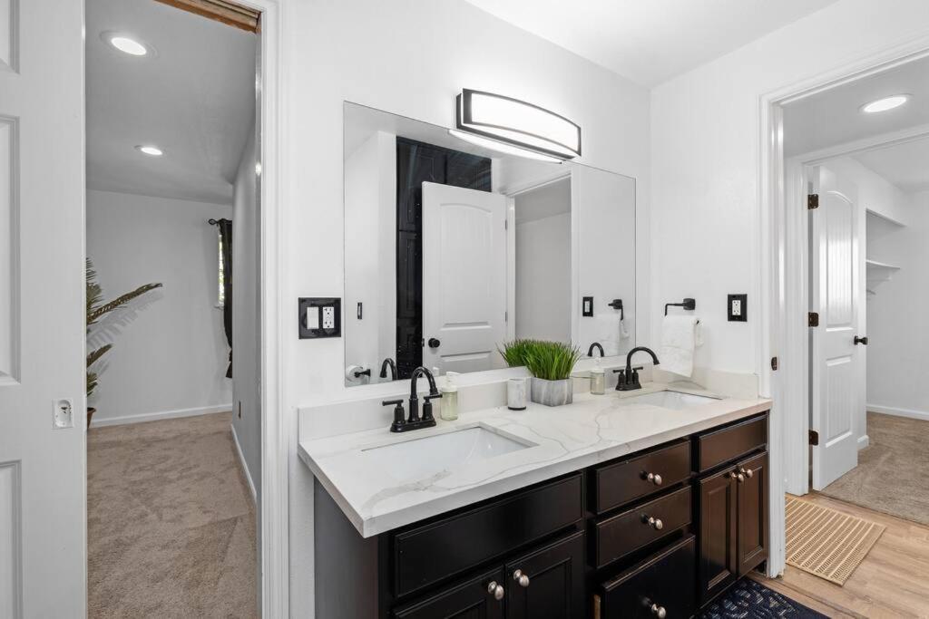 Retreat W/ Mountian Views * Auburn