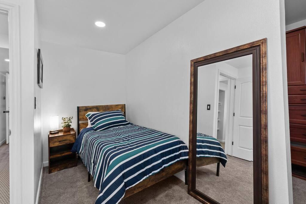 Retreat W/ Mountian Views *